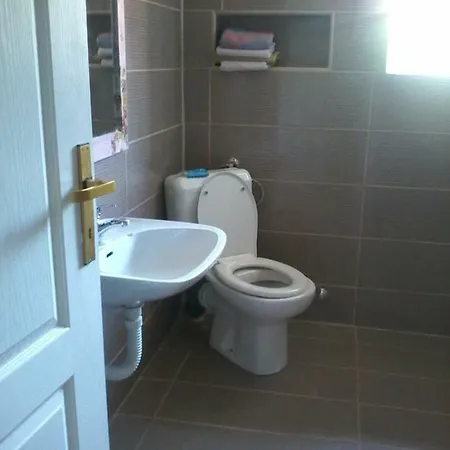 Gust House Emir Apartman *
